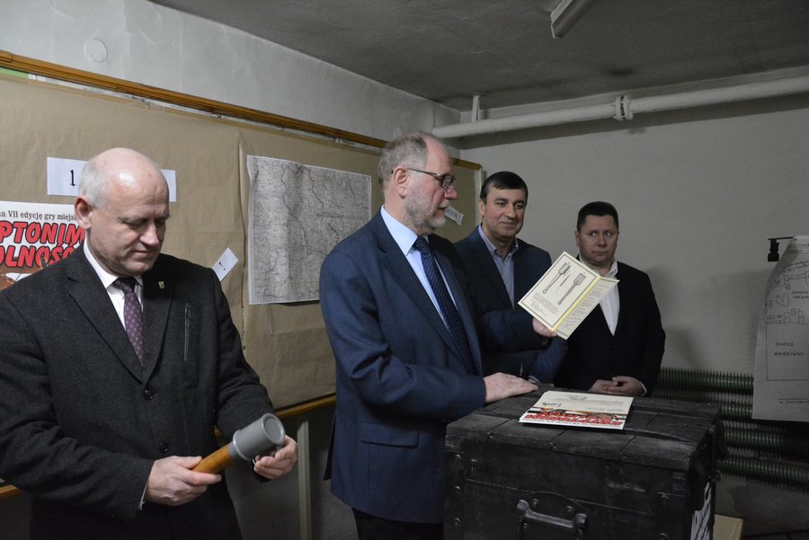  Gra była jednym z tematów piątkowej konferencji prasowej w Urzędzie Miejskim Kościana. Dziennikarze zostali „aresztowani” przez rekonstruktorów i sprowadzeni do piwnicy magistratu. Tam przedstawiono szczegóły tegorocznej edycji.