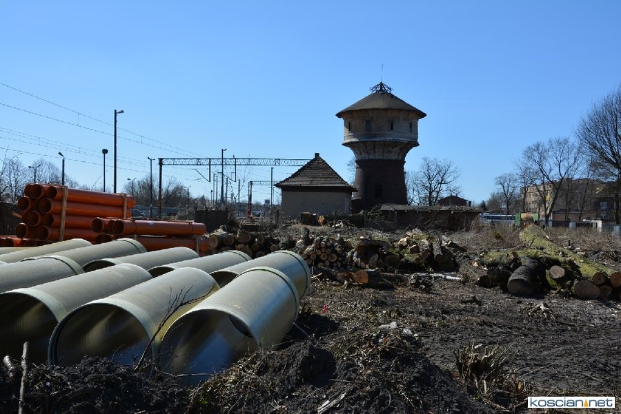 Wiata zostanie przeniesiona w pobliże wieży ciśnień i planowanego obok parkingu.