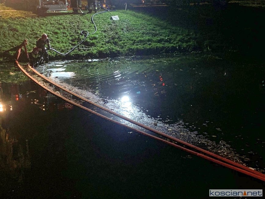 W październiku strażacy zebrali tysiąc litrów mieszaniny ropopochodnej substancji z wodą. Tym razem zanieczyszczenie jest dużo mniejsze. 
