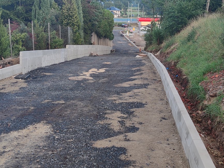 Tak wyglądała nawierzchnia remontowanych ulic gdy pojawił się spór o to czy może na nie wjechać śmieciarka 