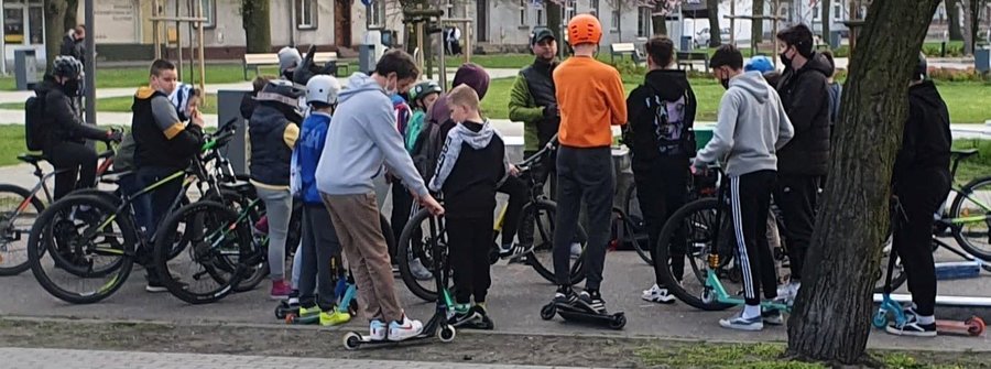 Radny Wyrzykiewicz kilkukrotnie spotkał się z użytkownikami skateparku.