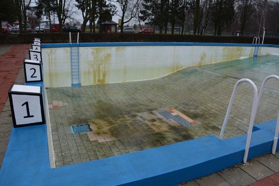 Śmigielski basen czasy świetności ma już za sobą. Fot. Hanna Danel