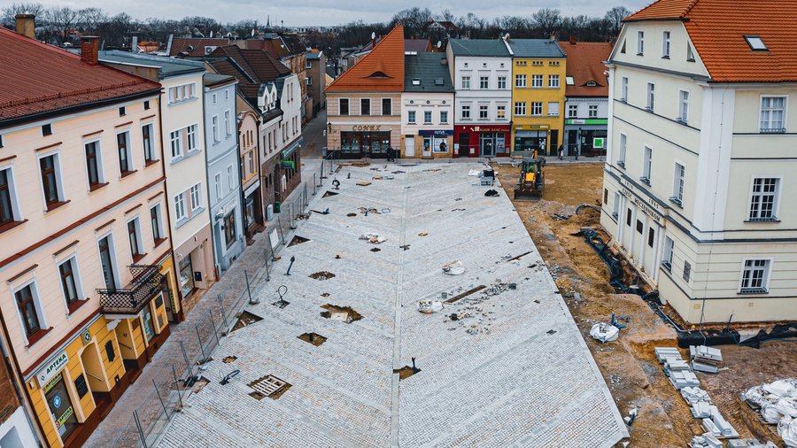 Stan prac na południowej pierzei Rynku.