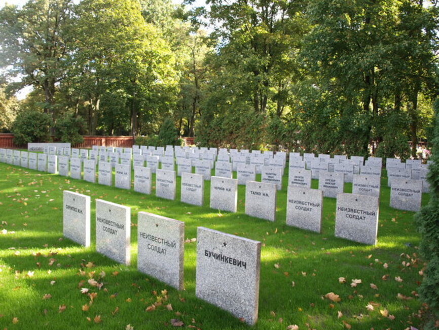 W kwaterze spoczywa 436 żołnierzy radzieckich poległych w okolicach Kościana w 1945 roku.