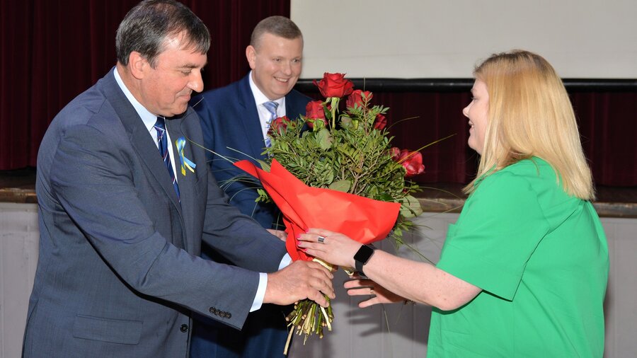 ...i pogratulował wyboru nowej skarbnik Hannie Włodarczak. 