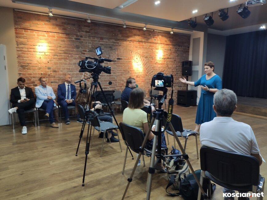 W konferencji uczestniczyli dziennikarze lokalnych mediów, trzech radnych i kilku przedsiębiorców prowadzących działalność na Rynku. 