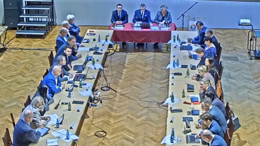  Uchwałę o odwołaniu skarbnika podjęto stosunkiem głosów: 14 za, 3 przeciw, 4 wstrzymujące się. 