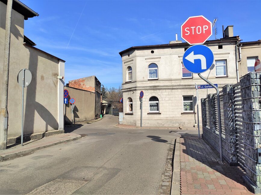 Utrzymane zostało podporządkowanie wyjazdu z ulicy Masztalerza samochodom jadącym ulicą Garbarską 