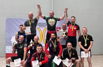 Po prawej Jakub Synak