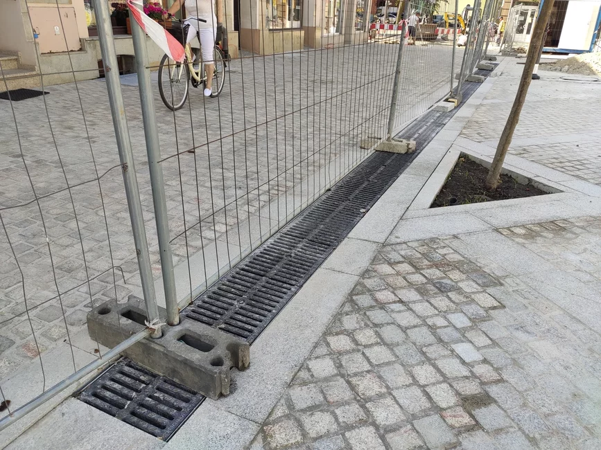 Odpływ liniowy na 16 metrów długości. 