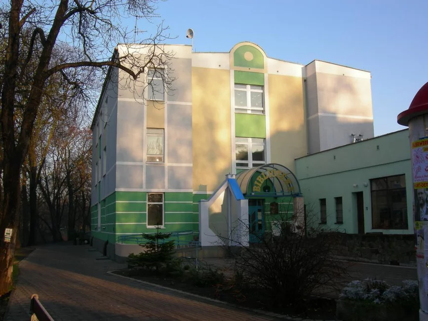 Budynek biblioteki na początku XXI wieku.
