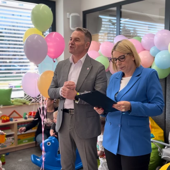 Burmistrz Sławomir Kaczmarek i kierownik klubu Monika Szwajerek