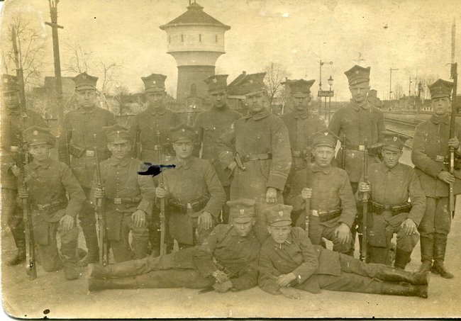 Poserunek powstańczy na kościańskim dworcu 