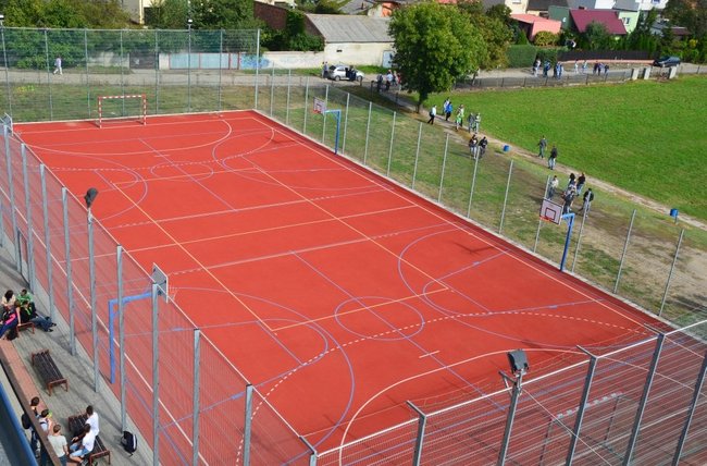 Hala ma stanąć w pobliżu nowego boiska