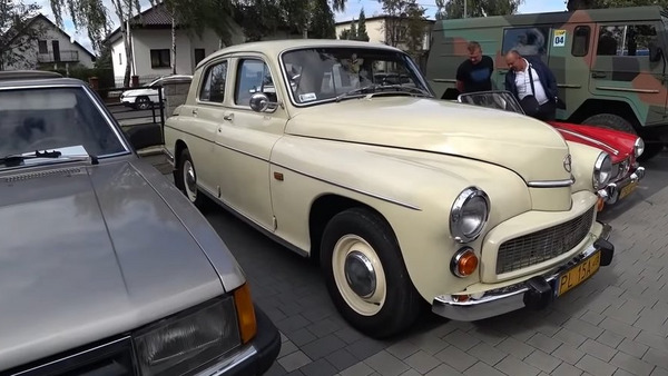 Ukraiński miłośnik motoryzacji na zlocie w Kościanie