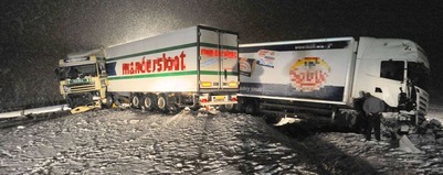 Ciężarówki blokowały drogę 