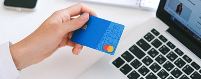 Kto może skorzystać z szybkich pożyczek od ręki przez internet?