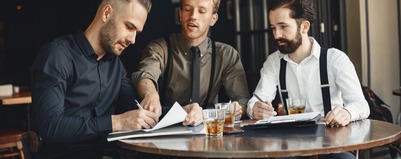 Niecodzienny świąteczny prezent dla fana whiskey? Profesjonalna degustacja. Podpowiadamy, jak ją zor