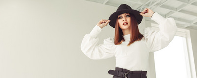 Jak modnie nosić białą koszulę damską?