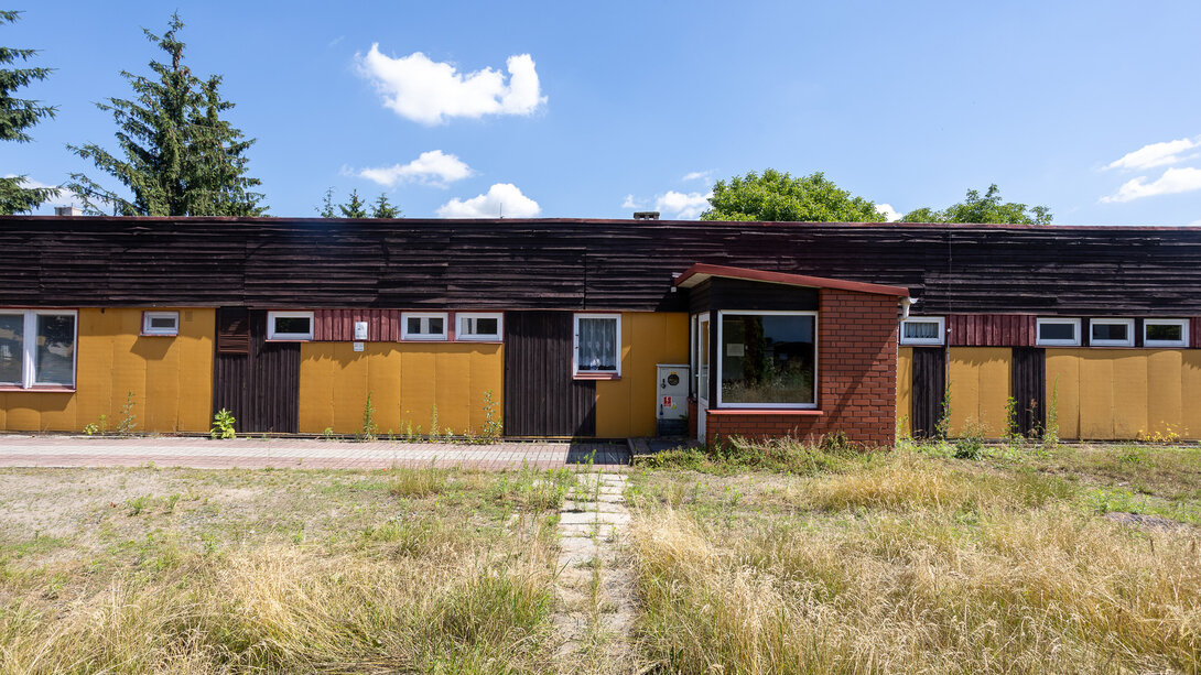 Aby przygotować teren pod budowę klubu malucha „baraczki” zostaną wyburzone.