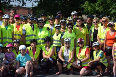 W słonecznym rajdzie udział wzięło ponad stu rowerzystów