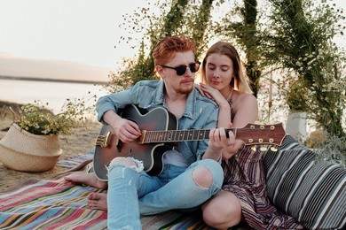 Kalejdoskop miłości: Poruszanie się po krajobrazie randkowym w Zjednoczonych Emiratach Arabskich