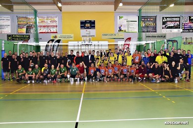 Mundurowi grali w siatkówkę