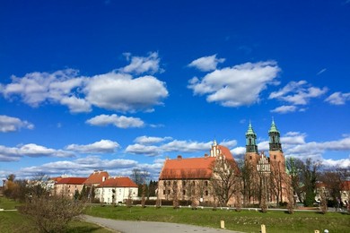 Tani wynajem auta Poznań - swoboda podróży po stolicy Wielkopolski