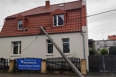 Uszkodził dach i przerwał dostawę prądu