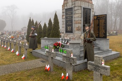 Uczniowie pamiętają o patronach szkoły