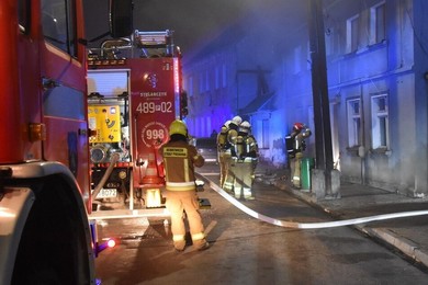 Ktoś zaprószył ogień w opuszczonym budynku 