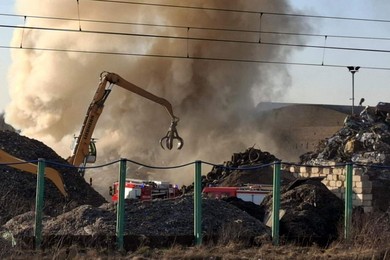 Pożar hałd odpadów w Przysiece Polskiej. Alert RCB (aktualizacja)