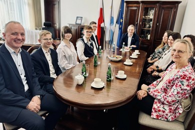 Młodzi zdolni z gratulacjami od burmistrza 