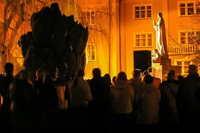 Tamtej wiosny świat zwolnił bieg