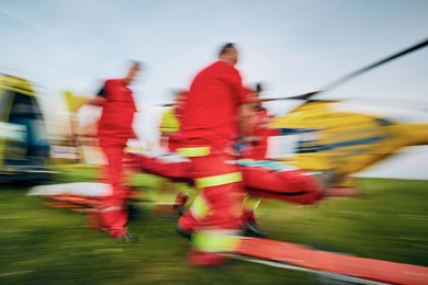 Wypadek na hulajnodze. Nastolatka przetransportowano do szpitala śmigłowcem