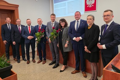 Zarząd z wotum zaufania i absolutorium 