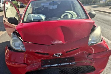 Nie zachowała bezpiecznej odległości i uderzyła w tył fiata