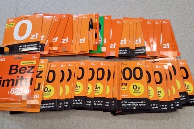 Policja zatrzymała 23-latka. Rejestrował karty SIM na fikcyjne dane