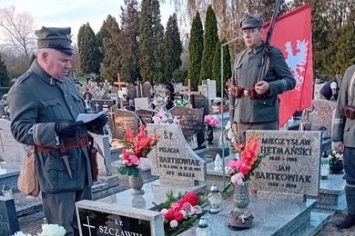 Ocalić od zapomnienia – tabliczki pamięci na grobach bohaterów