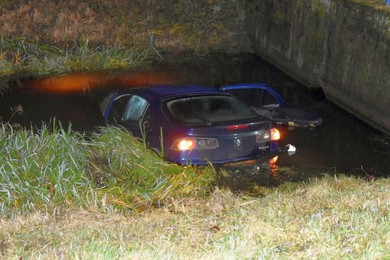 Nastolatek wjechał samochodem do kanału