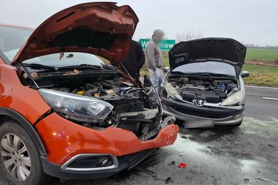 Zderzenie dwóch aut na obwodnicy Kościana. Droga była zablokowana