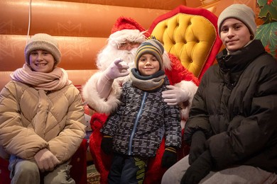 Mikołaj z bajkową świtą w Kościanie