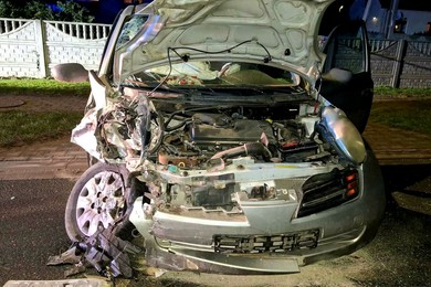 Zderzenie mercedesa i nissana. Jedna osoba trafiła do szpitala