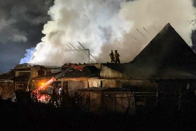 Nocna akcja strażaków. Uratowano 50 byków, 20 zwierząt padło 