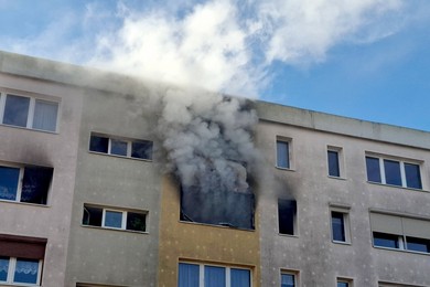 Pożar w bloku. Kilkudziesięciu mieszkańców objętych akcją ratunkową