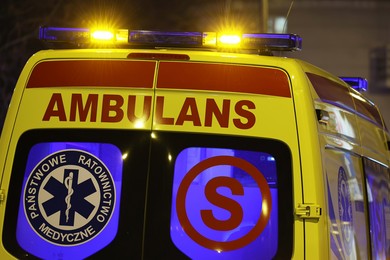 Ewakuowano kilkanaście osób. Cztery trafiły do szpitala po zatruciu czadem