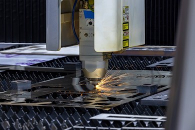 Czyszczarka rusztu a ręczne skuwanie żużla - analiza czasu i kosztów