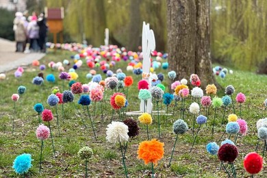 Łąka z włóczki znów przyciąga mieszkańców